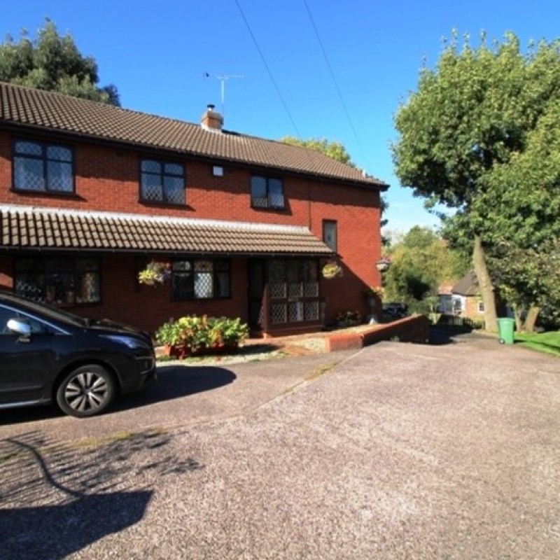 16 Highmoor Close