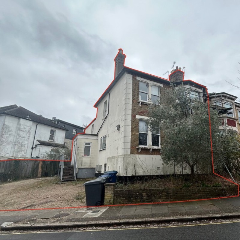 5 Sunningfields Crescent